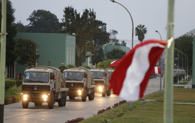 القوة العسكرية في بيرو تطبيق هيكل شاحنة 6 * 6 بيبين NG80