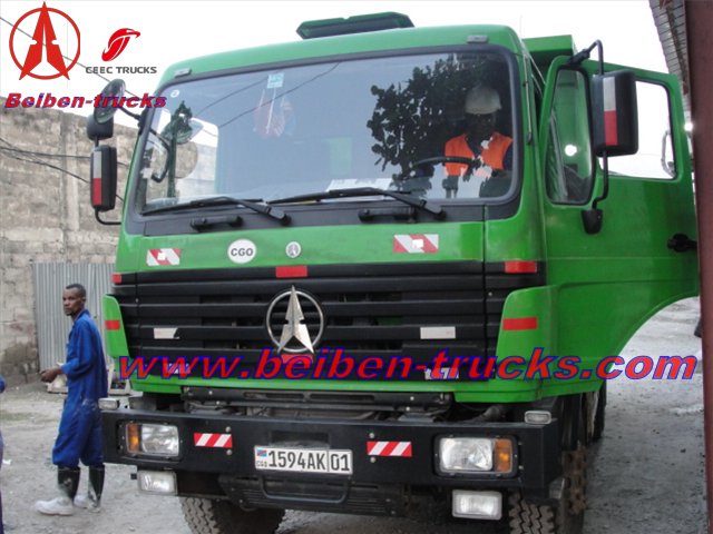 شاحنة قلابة بيبين 2529 في موقع عمل العملاء في الكونغو