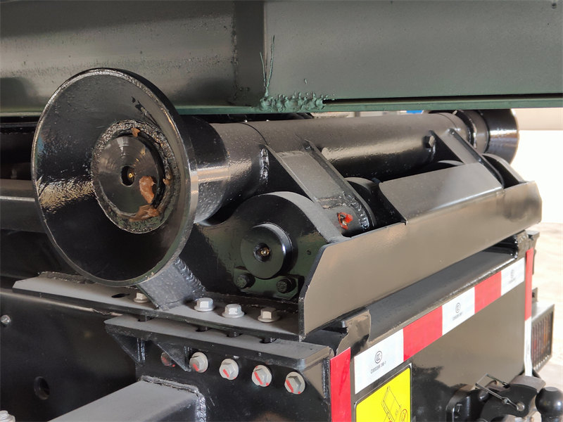 Beiben 20-ton hook loader