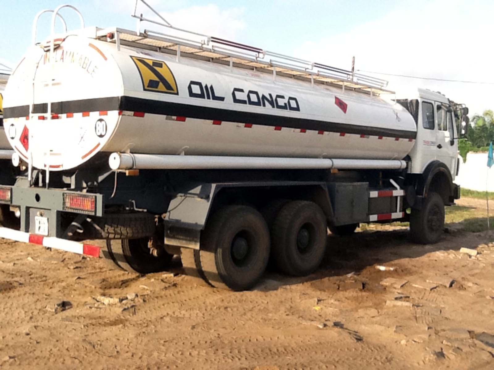 12 units 20 CBM beiben 2528 oil tanker trucks are exported to CONGO, kinshasa 