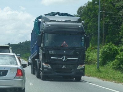 تصدير V3 بيبين جرار شاحنة 6 * 4 محرك شاحنة للعملاء بروناي 