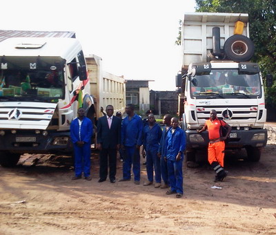 الكونغو ولاء العملاء إعطاء امبريشن كبيرة في الشمال بنز 2534 تفريغ الشاحنات