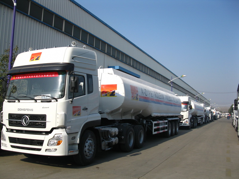 الوقود إثيوبيا العملاء ترتيب الوحدات 100 سيارة بمقطورة الناقلة من مصنع الشاحنات في أوروبا الوسطى والشرقية
