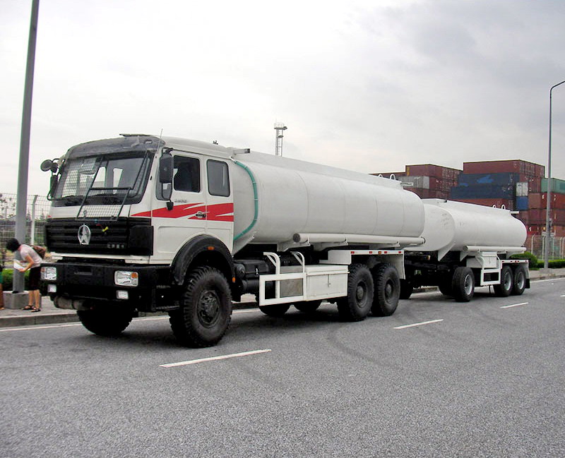 يتم تصدير شاحنات صهاريج الوقود بيبين 6 * 6 ك 2534 إلى عملاء الكونغو