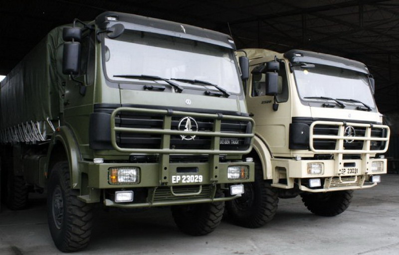 جيش بيرو رسميا تطبيق بيبين العسكرية 4 * 4 شاحنة وشاحنة 6 * 6 