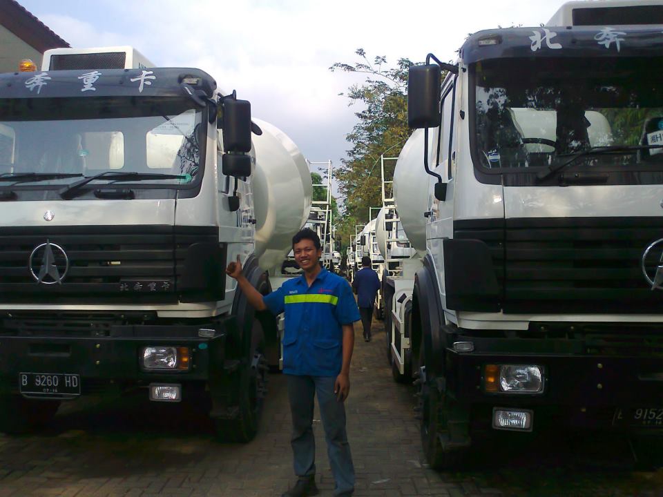 تأمر العملاء إندونيسيا 25 شاحنة خلاطة خرسانة بيبين 2534 رد وحدة وشاحنة قلابة