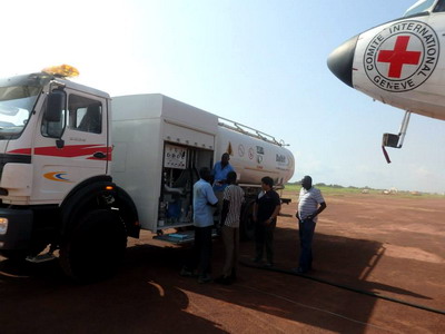 بيبين 2534 المطار شاحنات صهاريج الوقود هي حصلت أخيرا بالعملاء الكونغو. 