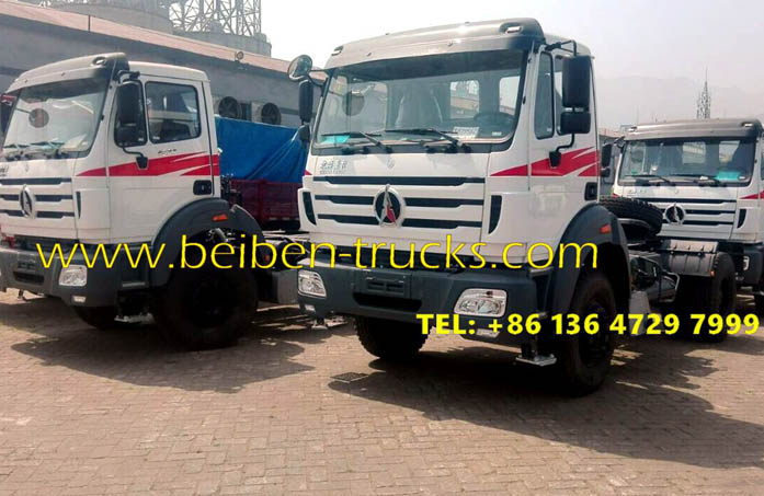يتم شحن 10 وحدات شاحنة جرار 2538 بيبين وشاحنات جرار 1934 بيبين في ميناء شانغهاي