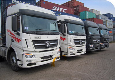 13 وحدات بيبين V3 جرار الشاحنات المستخدمة من قبل العملاء تنزانيا في الميناء اللوجستية 